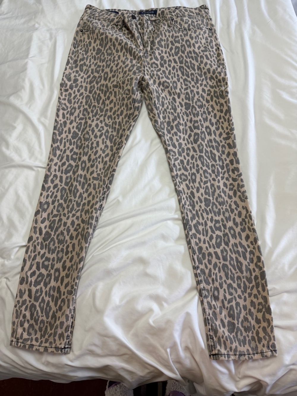 Vigoss Leopard-Print Skinny Jeans in Beige and Gray